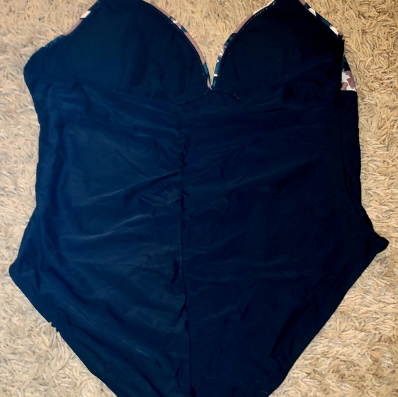 *Plus Size* 😎🏊‍♀️🤽‍♀️ Camo Swimsuit/bathingsuits - Picture 5 of 11